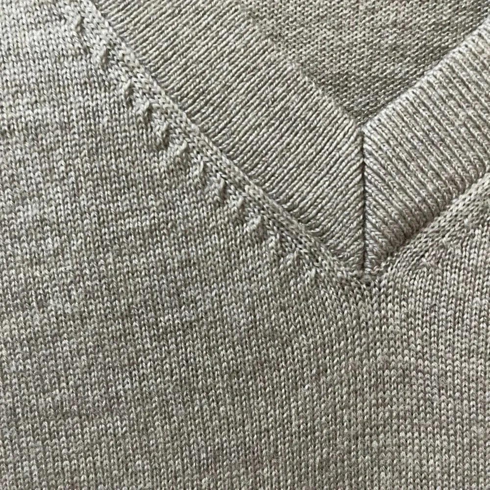 Fairway & Greene 100% Italian Merino Wool Pull Over V-Neck Sweater- Size Large